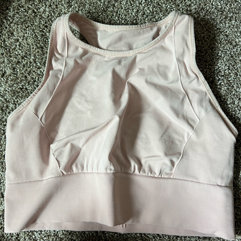 Light pink lululemon sports bra